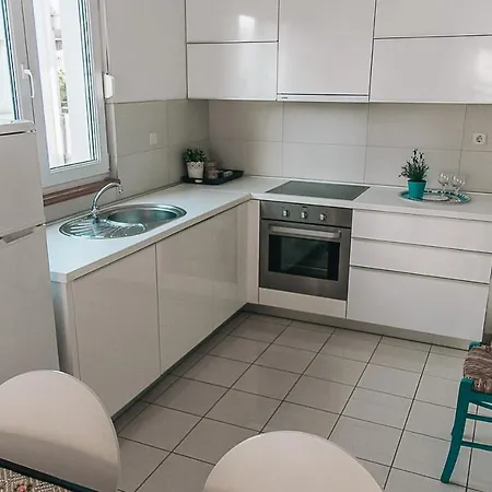 Lovely 70 Metres From The Sea Apartment Petrcane